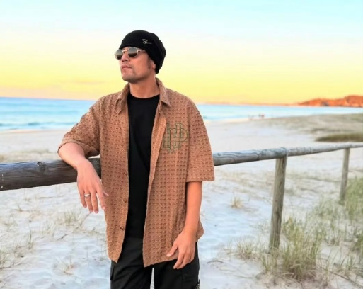 周杰伦与强直性脊柱炎的二十年抗争：舞台背后的坚韧